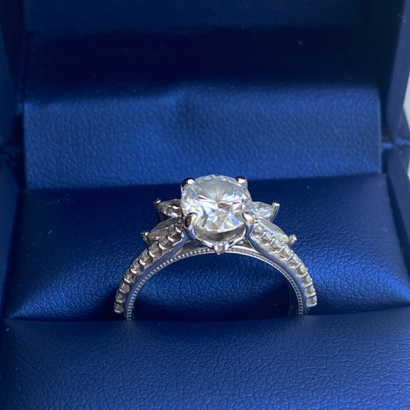 Moissanite custom wedding ring set 18k white gold 2.25Ct Size 7 - Picture 2 of 3